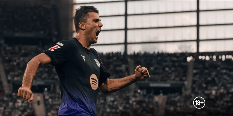 Banner de fútbol: PSG y Barcelona · Palpitos